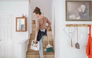 Perempuan yang Suka Beres-beres di Rumah Pacarnya Itu buat Apa, sih?