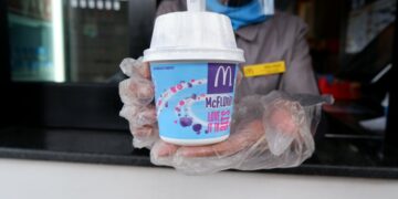 Honest Review McFlurry Very Berry: Es Krim Enak tapi Nggak Berry-Berry Banget Terminal Mojok.co