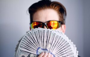 5 Film yang Membuktikan Crazy Rich Nggak Melulu Bahagia
