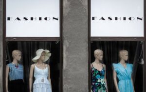 Bandingin Uniqlo, H&M, dan The Executive: Pilih Beli Baju di Mana?
