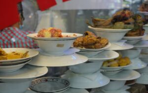 Alasan Orang Padang Nggak Pakai “Minangkabau” untuk Menamai Rumah Makan Padang