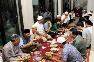 Alasan Kakek Melarang Saya Berburu Takjil di Masjid