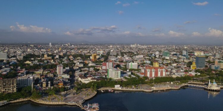 5 Masjid Terdekat dari Pantai Losari yang Bisa Ditempuh dengan Jalan Kaki (Oen Michael via Shutterstock.com)