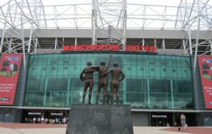 Mau Tak Mau, Fans MU Harus Bersabar dengan Erik ten Hag