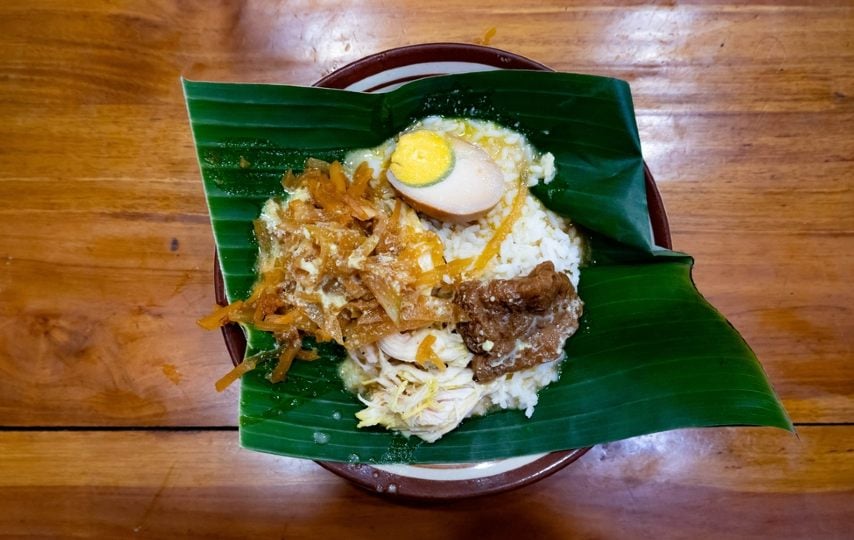 Nasi Ayam Bu Nyoto Semarang, Kuliner Pinggir Jalan yang Jadi Incaran Pemburu Sarapan Terminal Mojok