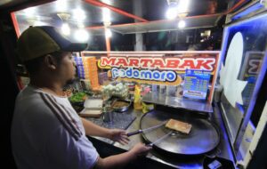 Alasan Penjual Martabak Kebanyakan Jualan di Malam Hari