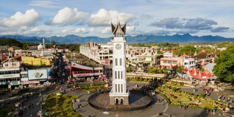 Rekomendasi Hotel Terdekat dari Jam Gadang Bukittinggi yang Bisa Ditempuh dengan Berjalan Kaki Sony Herdiana Shutterstock