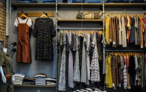 Sakola, Tempat Belanja Baju Murah di Jogja Sekaligus Tempat Adu Kesabaran