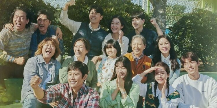 Selain Punya 14 Karakter Utama, Ini Alasan Our Blues Wajib Banget Ditonton Terminal Mojok.co