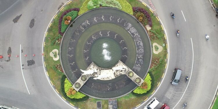 Menerka Alasan Pekerja Cikarang Jarang Flexing Pekerjaan di Media Sosial