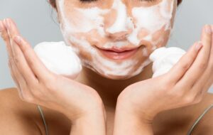4 Rekomendasi Facial Wash Lokal, Semuanya Ada di Shopee!