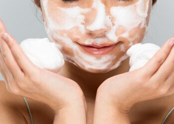 4 Rekomendasi Facial Wash Lokal, Semuanya Ada di Shopee!