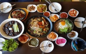 Jangan Keburu Ngiler, 5 Makanan Korea Ini Nggak Seenak Penampilannya
