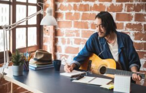Kultur Cover Lagu di Kafe dan Minimnya Pengetahuan Soal Performing Rights