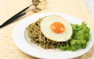 Battle Mi Rendang: Mi Lemonilo VS Indomie, Mana yang Rasanya Lebih Medhok?