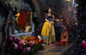 3 Alasan Dongeng Klasik Snow White Tak Diceritakan pada Anak