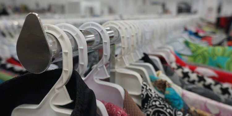 3 Tips Thrifting Pakaian supaya Nggak Kena Tipu