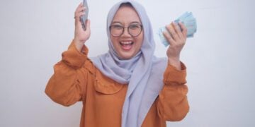 5 Kebiasaan Orang Indonesia tiap Habis Nerima THR mojok.co