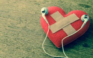 6 Lagu yang Sebaiknya Nggak Didengarkan kalau Nggak Mau Gagal Move On