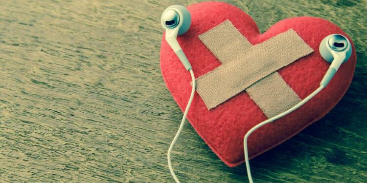 6 Lagu yang Sebaiknya Nggak Usah Didengarkan Dulu kalau Nggak Mau Gagal Move On