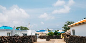 5 Karakteristik Masyarakat Desa dalam Drakor Our Blues Terminal Mojok