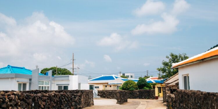 5 Karakteristik Masyarakat Desa dalam Drakor Our Blues Terminal Mojok