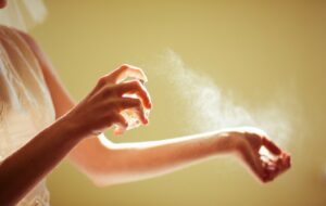8 Penyebab Wangi Parfum di Tubuh Nggak Tahan Lama