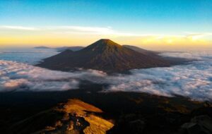 Sejarah Gunung Sindoro dan Misteri Suara Sinden di Jalur Pendakian