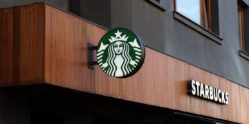 Cara-cara Starbucks Membuat Pembeli Mengeluarkan Uang Lebih Banyak