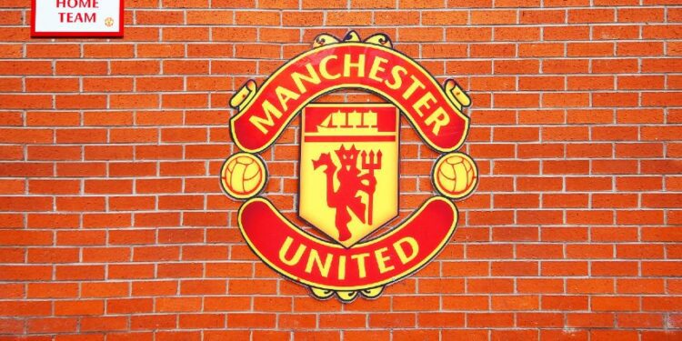Buang Sial, Sebaiknya Manchester United Ganti Logo Saja