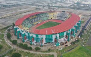 Perjuangan Suporter Persebaya Menuju Stadion GBT Itu Berat, Orang Biasa Nggak Akan Kuat!