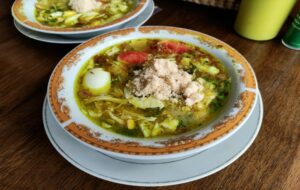 Soto Lamongan Cak Kadir: Koyanya Unlimited, Rasanya Nendang Banget!