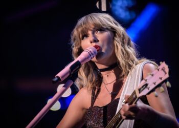 10 Lagu Taylor Swift untuk Menemani Momen Nangis Brutal