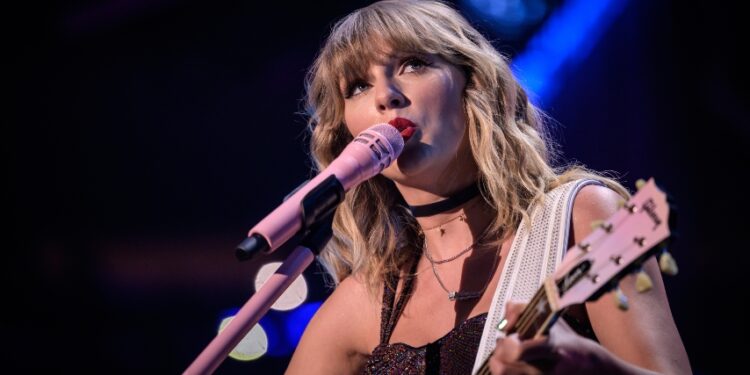 10 Lagu Taylor Swift untuk Menemani Momen Nangis Brutal