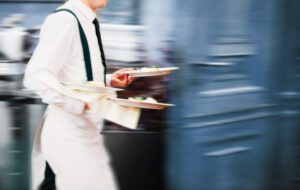 Jadi Waiter Itu Nggak Pernah Mudah