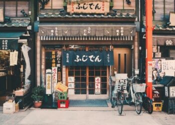 7 Fakta Sisi Gelap Negara Jepang: Dari Industri Seks hingga Gelandangan Terminal Mojok.co
