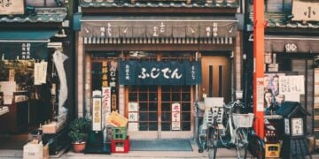 7 Fakta Sisi Gelap Negara Jepang: Dari Industri Seks hingga Gelandangan Terminal Mojok.co
