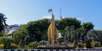 5 Hal Konyol yang Bisa Kalian Temukan di Jalanan Kota Surabaya Terminal Mojok.co