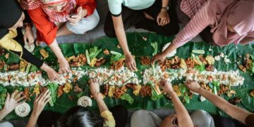 10 Istilah Makan dalam Bahasa Jawa dari Ngemrus hingga Nguntal Terminal Mojok