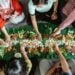 10 Istilah Makan dalam Bahasa Jawa dari Ngemrus hingga Nguntal Terminal Mojok