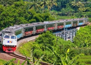 Argo Wilis Raja Selatan Penghubung Kota Pahlawan dan Bumi Parahyangan Terminal Mojok