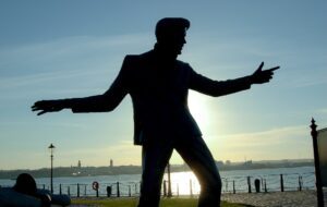 Review Elvis: Menyorot Sisi Kelam Sang King of Rock and Roll