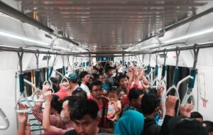 Betapa Nyebelinnya Joki Tas di Kereta