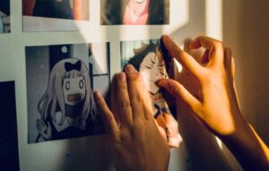 3 Alasan Mencintai Karakter Anime dan Fiksi Lebih Sehat untuk Hati