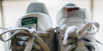 Rekomendasi sneakers putih (Unsplash.com)