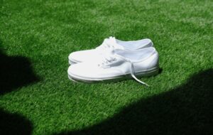 Sepatu Putih Memang Keren, tapi Tidak Berlaku Buat yang Nggak Sabaran