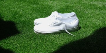 Sepatu Putih Memang Keren, tapi Tidak Berlaku Buat yang Nggak Sabaran