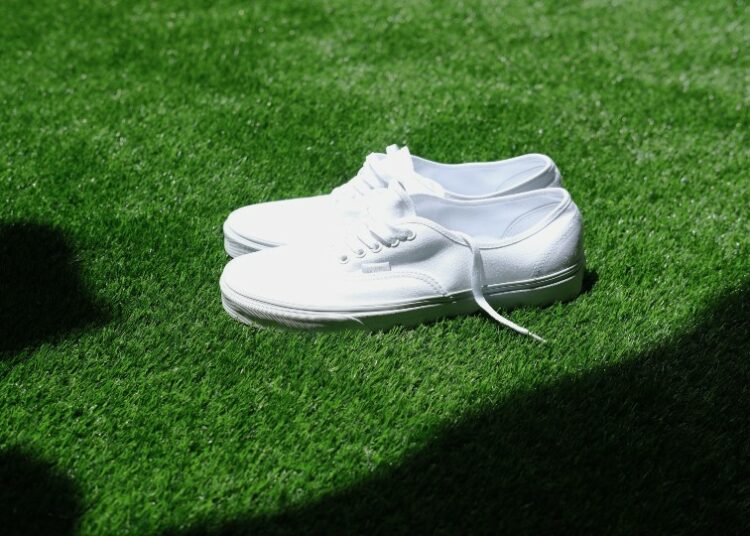 Sepatu Putih Memang Keren, tapi Tidak Berlaku Buat yang Nggak Sabaran