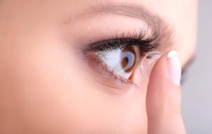 4 Tips Memilih Soft Lens untuk Pemula