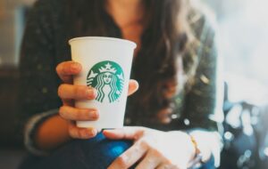 Strategi Starbucks Mempertahankan Loyalitas Pelanggan